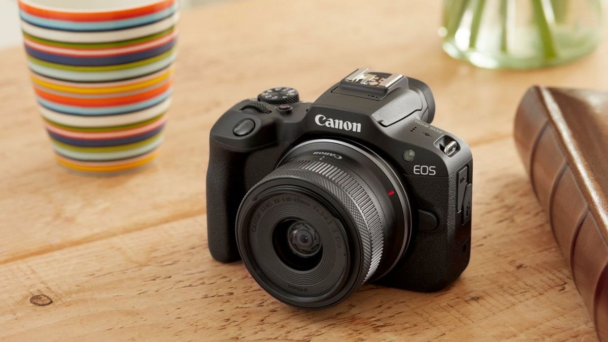Máy ảnh Canon R100 siêu phù hợp cho máy photobooth